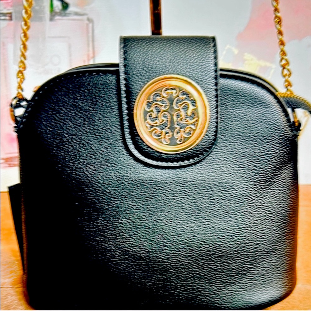 “Deluxity Los Angeles” Black Vegan Leather Crossbody Bag.  NWT - Picture 5 of 9